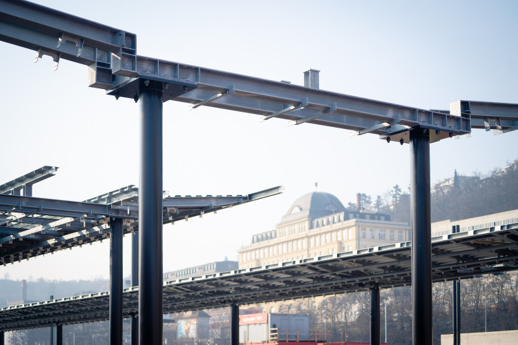 FOTO: Smíchovské nádraží roste před očima. První nástupiště dokončí letos