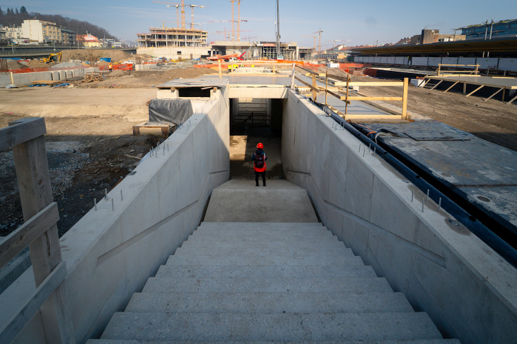 FOTO: Smíchovské nádraží roste před očima. První nástupiště dokončí letos