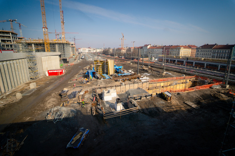 FOTO: Smíchovské nádraží roste před očima. První nástupiště dokončí letos