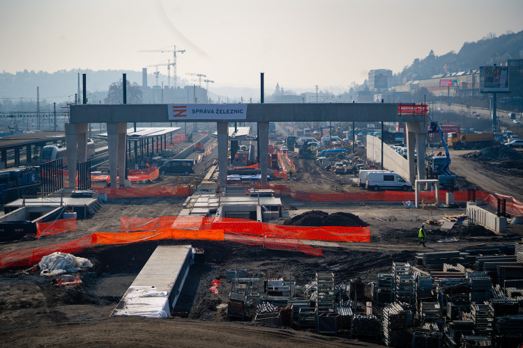FOTO: Smíchovské nádraží roste před očima. První nástupiště dokončí letos