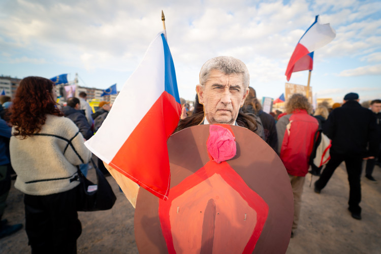 FOTOGALERIE: Podívejte se, jak probíhala demonstrace na Letné