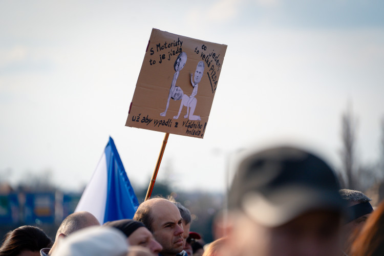 FOTOGALERIE: Podívejte se, jak probíhala demonstrace na Letné