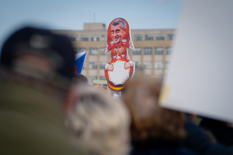 FOTOGALERIE: Podívejte se, jak probíhala demonstrace na Letné