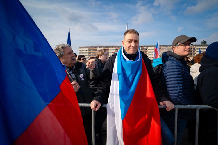 FOTOGALERIE: Podívejte se, jak probíhala demonstrace na Letné