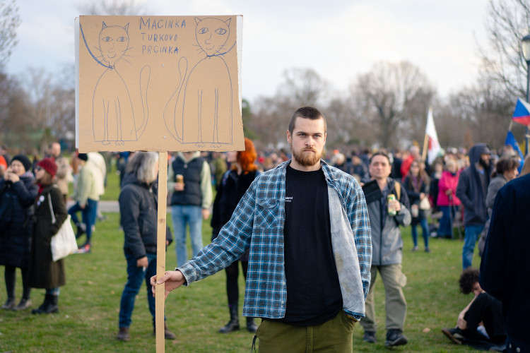 FOTOGALERIE: Podívejte se, jak probíhala demonstrace na Letné
