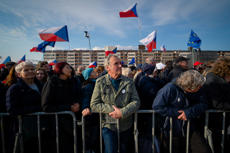 FOTOGALERIE: Podívejte se, jak probíhala demonstrace na Letné