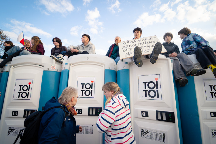 FOTOGALERIE: Podívejte se, jak probíhala demonstrace na Letné