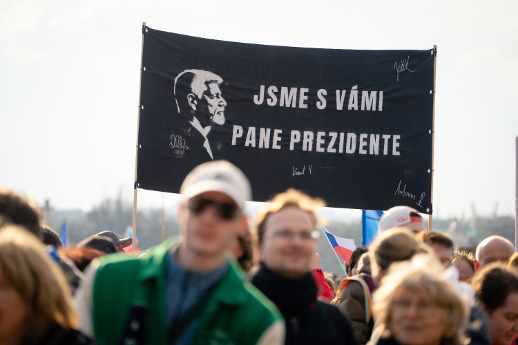 FOTOGALERIE: Podívejte se, jak probíhala demonstrace na Letné