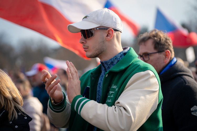 FOTOGALERIE: Podívejte se, jak probíhala demonstrace na Letné