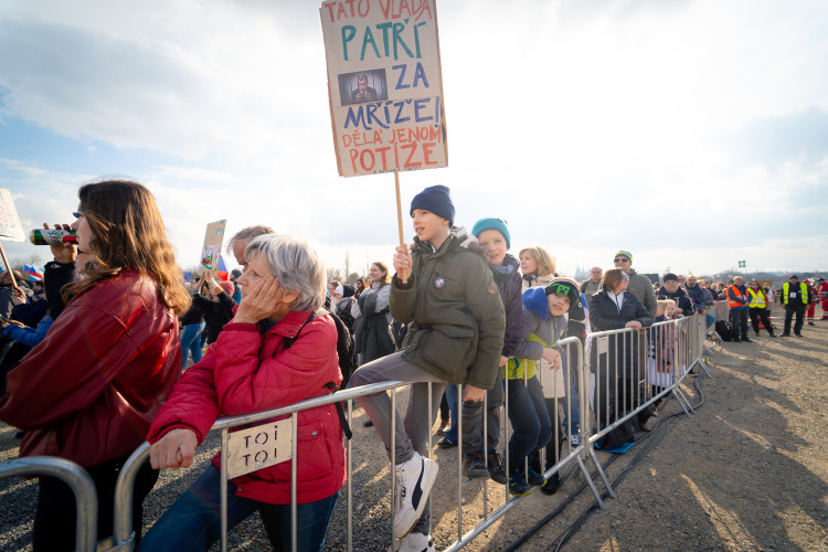 FOTOGALERIE: Podívejte se, jak probíhala demonstrace na Letné