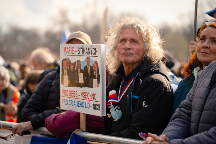 FOTOGALERIE: Podívejte se, jak probíhala demonstrace na Letné