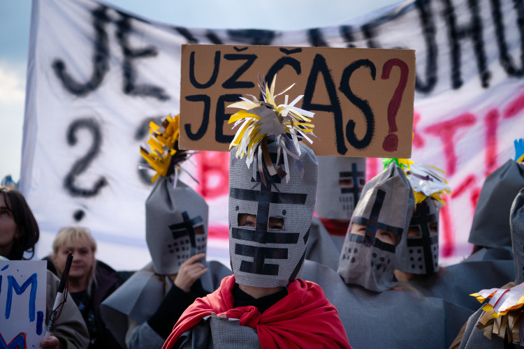 FOTOGALERIE: Podívejte se, jak probíhala demonstrace na Letné