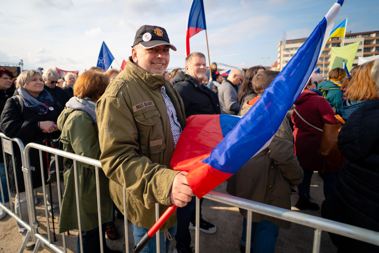 FOTOGALERIE: Podívejte se, jak probíhala demonstrace na Letné