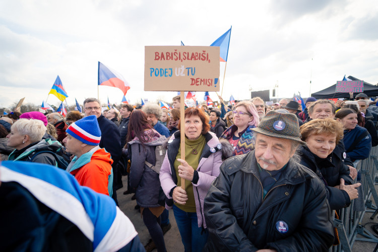 FOTOGALERIE: Podívejte se, jak probíhala demonstrace na Letné