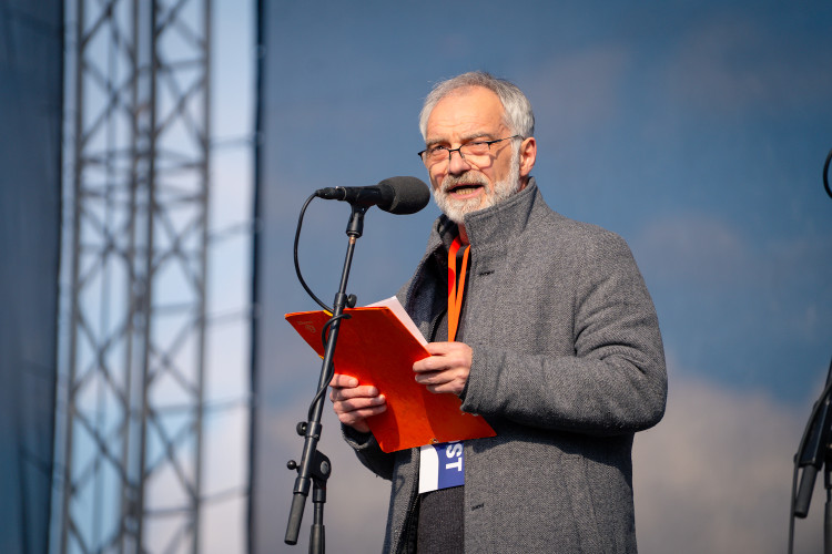 FOTOGALERIE: Podívejte se, jak probíhala demonstrace na Letné
