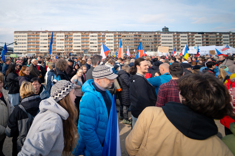 FOTOGALERIE: Podívejte se, jak probíhala demonstrace na Letné