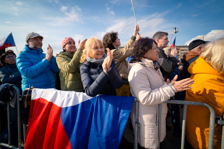 FOTOGALERIE: Podívejte se, jak probíhala demonstrace na Letné