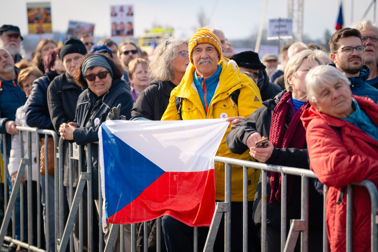 FOTOGALERIE: Podívejte se, jak probíhala demonstrace na Letné