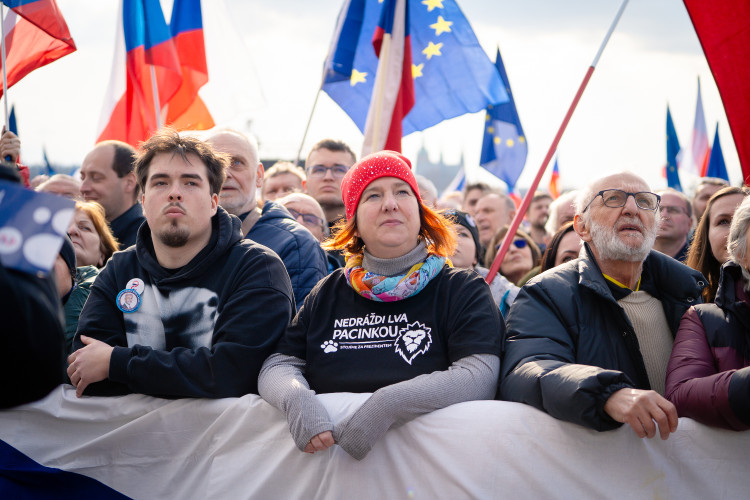 FOTOGALERIE: Podívejte se, jak probíhala demonstrace na Letné