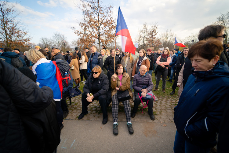FOTOGALERIE: Podívejte se, jak probíhala demonstrace na Letné