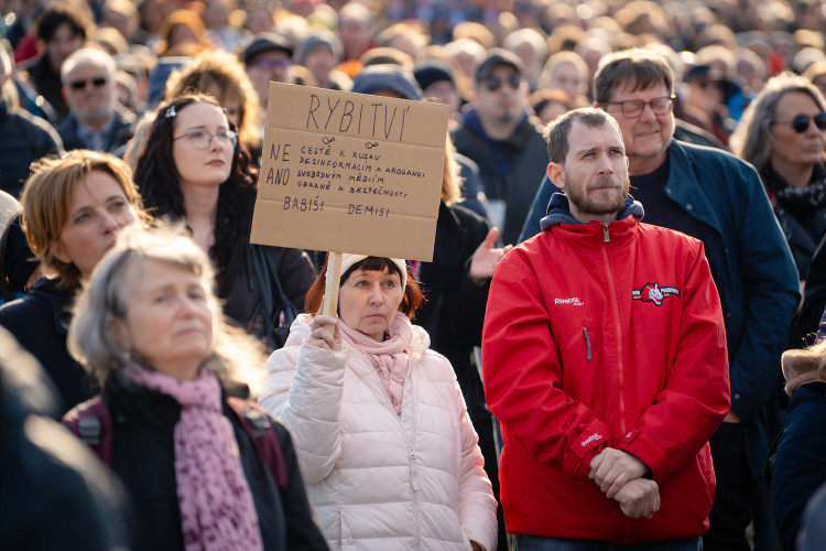 FOTOGALERIE: Podívejte se, jak probíhala demonstrace na Letné