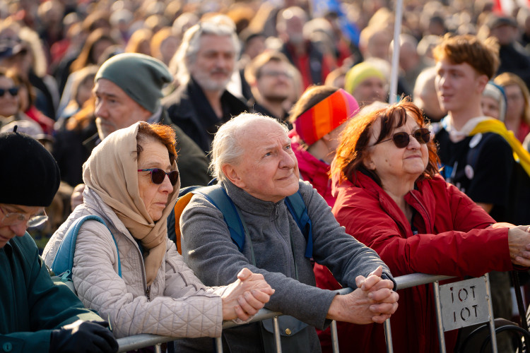 FOTOGALERIE: Podívejte se, jak probíhala demonstrace na Letné