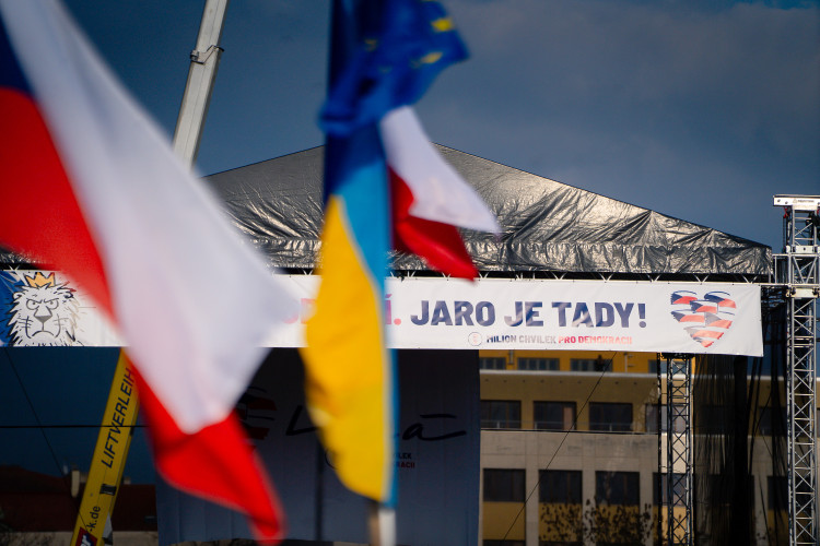 FOTOGALERIE: Podívejte se, jak probíhala demonstrace na Letné