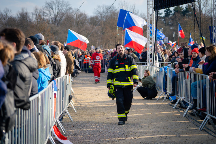 FOTOGALERIE: Podívejte se, jak probíhala demonstrace na Letné