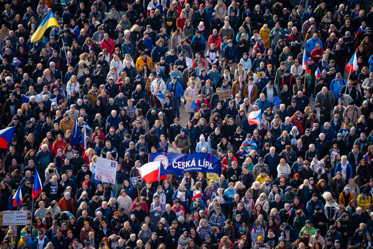 FOTOGALERIE: Podívejte se, jak probíhala demonstrace na Letné