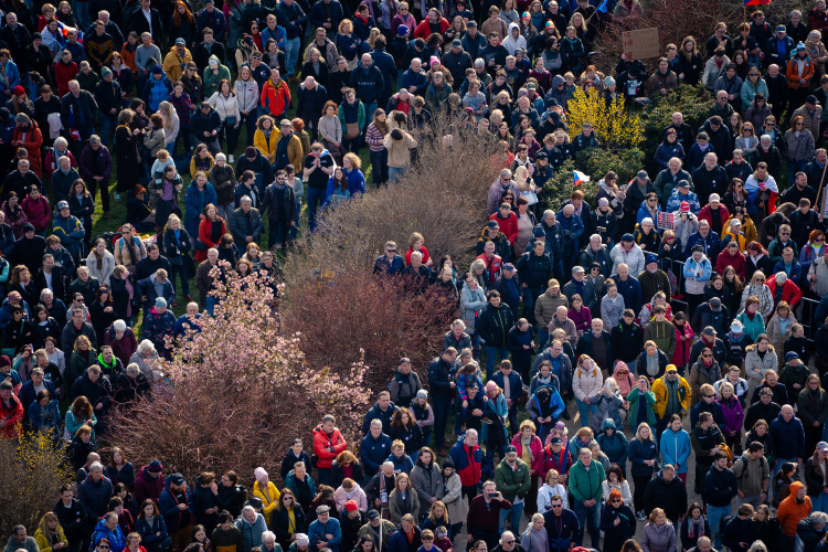 FOTOGALERIE: Podívejte se, jak probíhala demonstrace na Letné