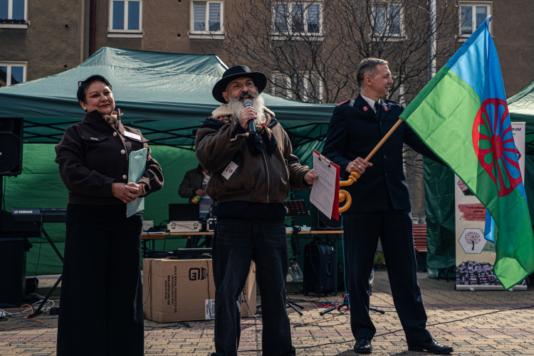FOTOGALERIE: Hudba, tanec a radost. Romové v Havířově oslavili svůj svátek