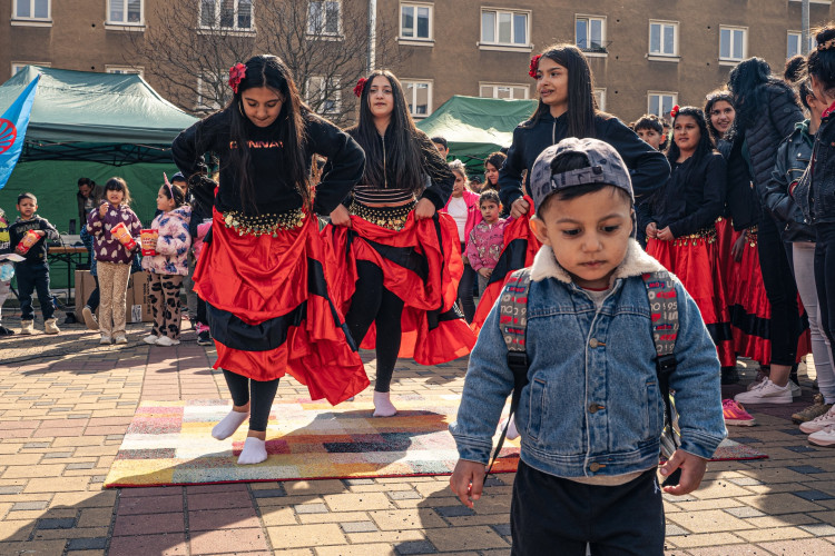 FOTOGALERIE: Hudba, tanec a radost. Romové v Havířově oslavili svůj svátek