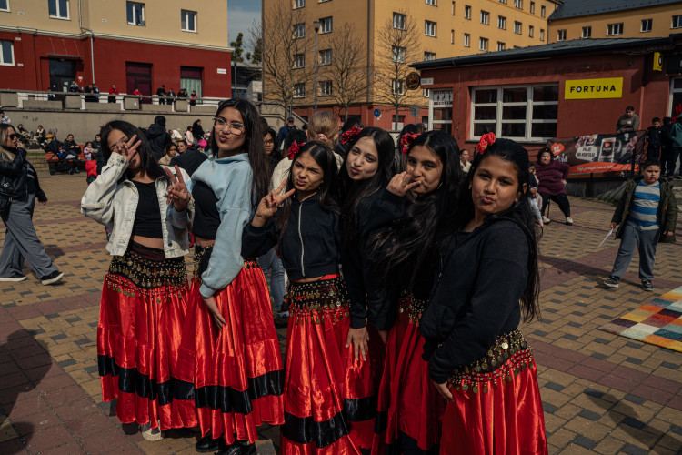 FOTOGALERIE: Hudba, tanec a radost. Romové v Havířově oslavili svůj svátek