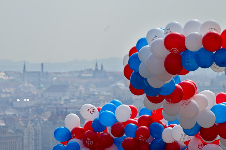 FOTOGALERIE: Kočárky i klepeta. Pochod pro život měl v Praze divoký průběh