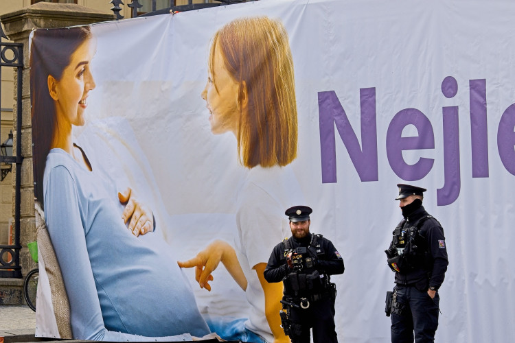 FOTOGALERIE: Kočárky i klepeta. Pochod pro život měl v Praze divoký průběh