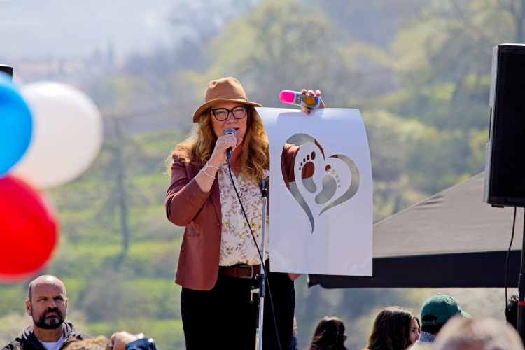 FOTOGALERIE: Kočárky i klepeta. Pochod pro život měl v Praze divoký průběh