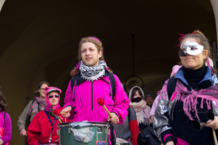 FOTOGALERIE: Kočárky i klepeta. Pochod pro život měl v Praze divoký průběh