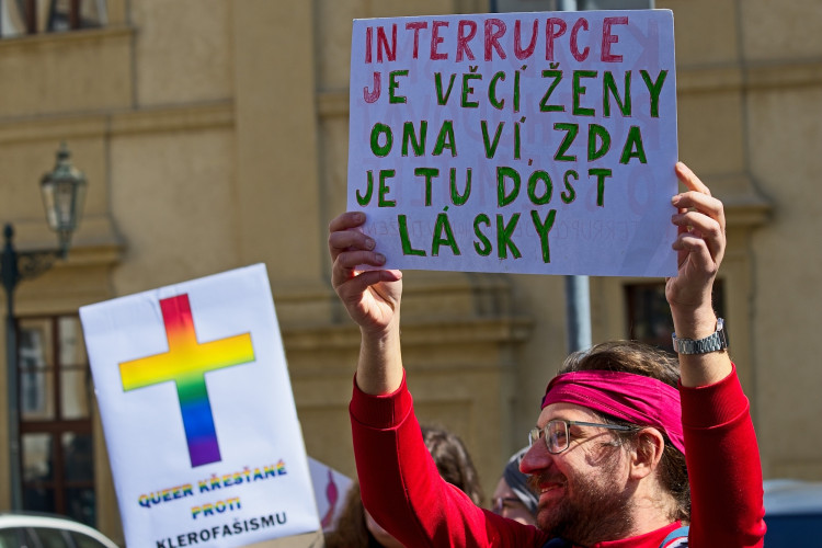 FOTOGALERIE: Kočárky i klepeta. Pochod pro život měl v Praze divoký průběh