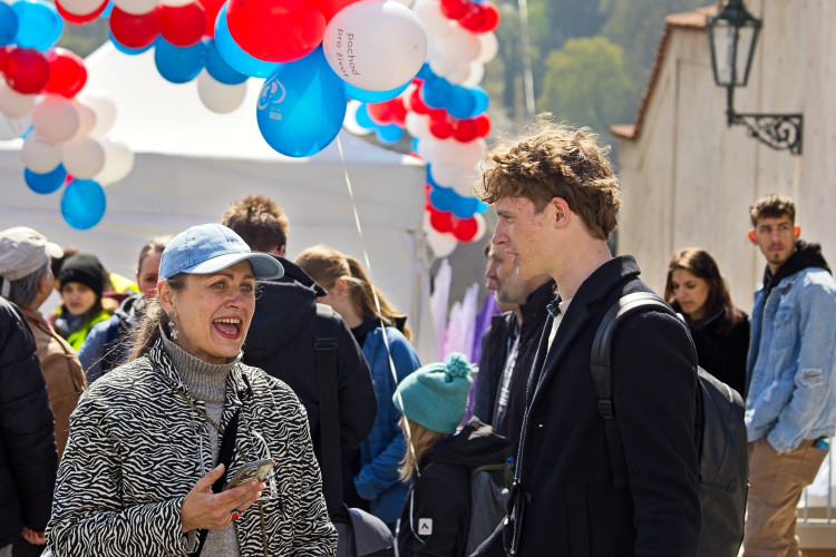 FOTOGALERIE: Kočárky i klepeta. Pochod pro život měl v Praze divoký průběh