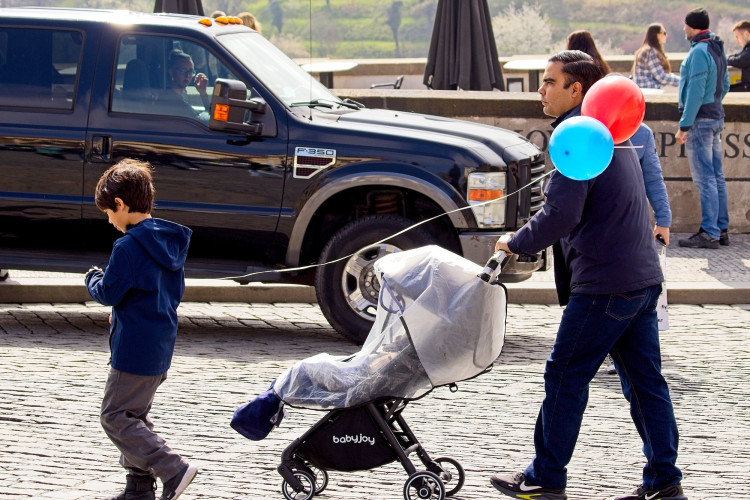 FOTOGALERIE: Kočárky i klepeta. Pochod pro život měl v Praze divoký průběh