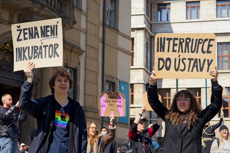 FOTOGALERIE: Kočárky i klepeta. Pochod pro život měl v Praze divoký průběh