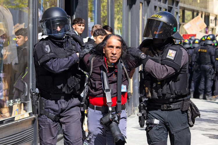 FOTOGALERIE: Kočárky i klepeta. Pochod pro život měl v Praze divoký průběh