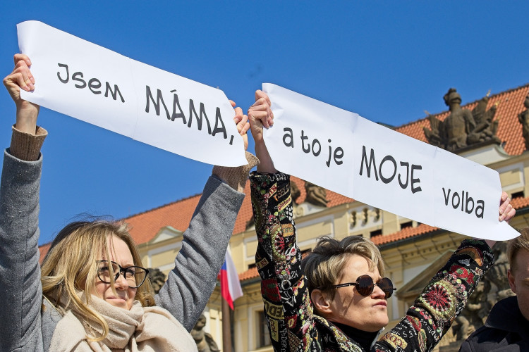 FOTOGALERIE: Kočárky i klepeta. Pochod pro život měl v Praze divoký průběh