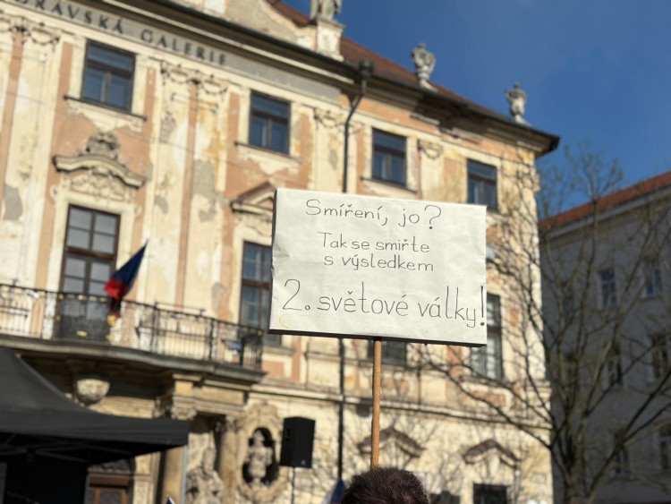 FOTOGALERIE: V Brně se protestovalo proti sjezdu sudetských Němců.