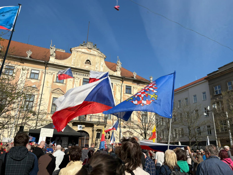 FOTOGALERIE: V Brně se protestovalo proti sjezdu sudetských Němců.