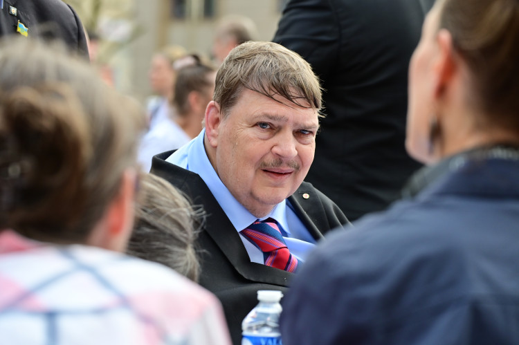 FOTO: Sudetští Němci zasedli s Čechy u společných stolů, přišli i odpůrci