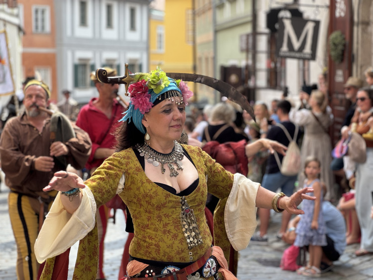 Český Krumlov se vrátil do časů Rožmberků. Podívejte se na Slavnosti pětilisté růže