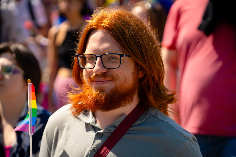 FOTOGALERIE: Prahou prošly tisíce lidí na duhovém průvodu Prague Pride
