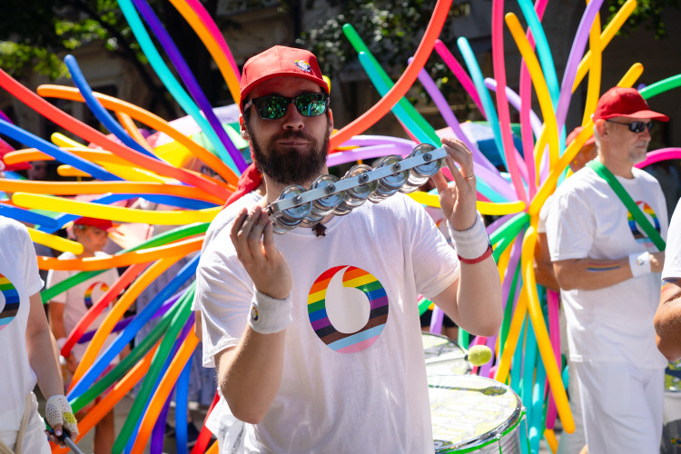 FOTOGALERIE: Prahou prošly tisíce lidí na duhovém průvodu Prague Pride