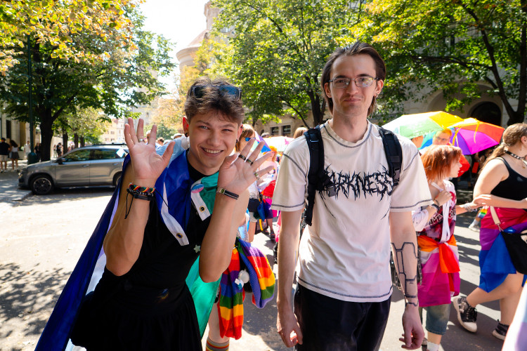 FOTOGALERIE: Prahou prošly tisíce lidí na duhovém průvodu Prague Pride